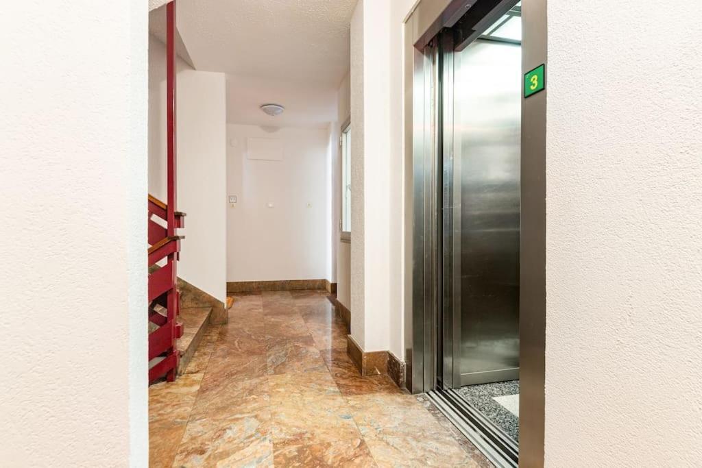 Terraza Playa Y Calle Peatonal Ess03377 圣塞瓦斯蒂安 外观 照片